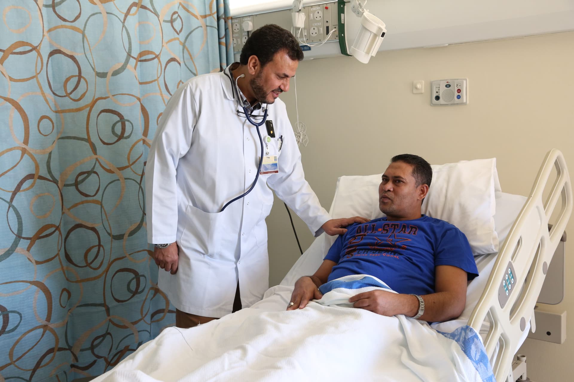 جاسم وحمد بن جاسم الخيرية تقدم 2.5 مليون ريال مساعدات للمرضى المقيمين